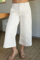 Mid Rise Wide Leg Capri Jeans (Off White)