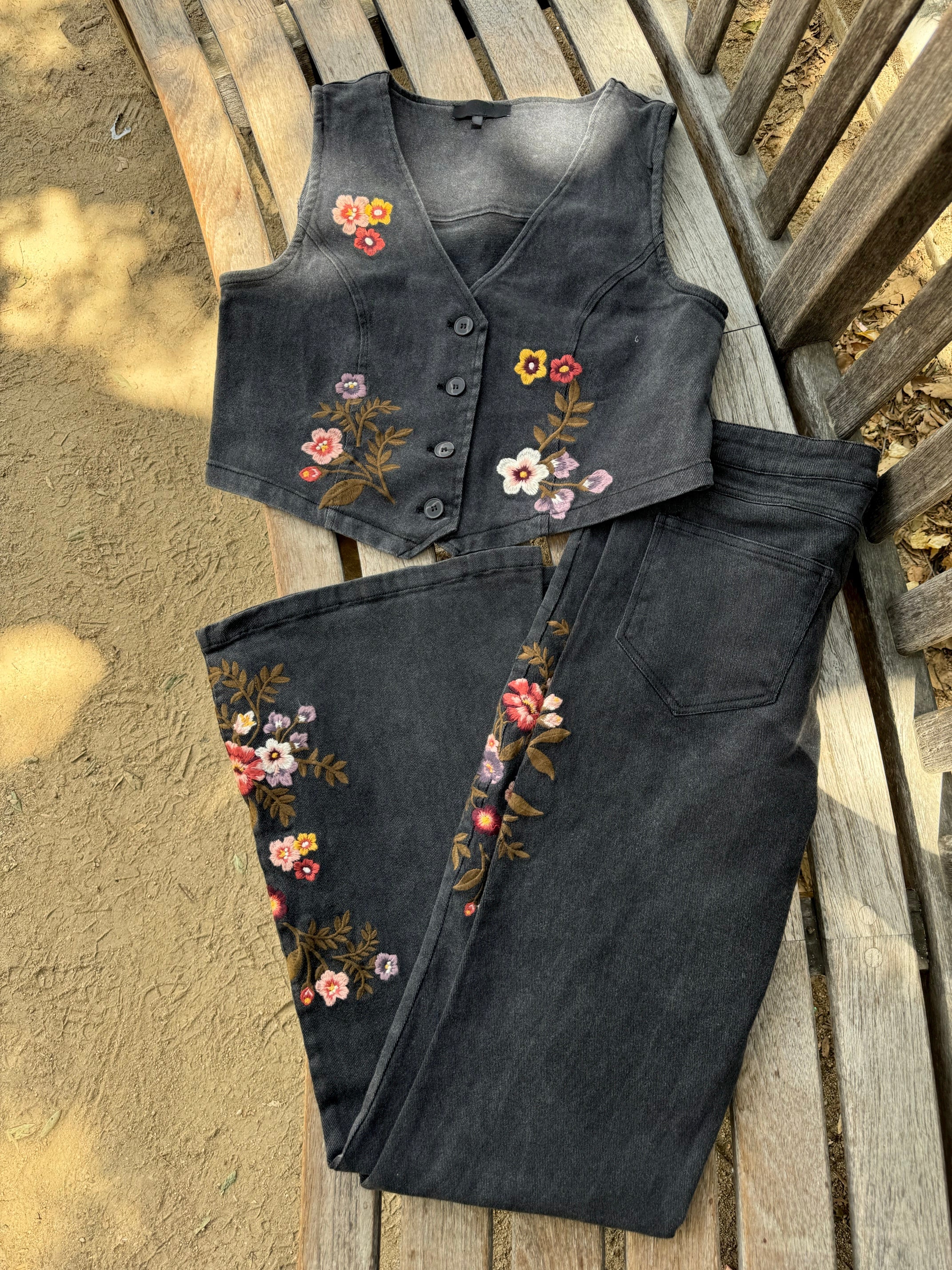 Nuestra Cultura Vest (Washed Black)