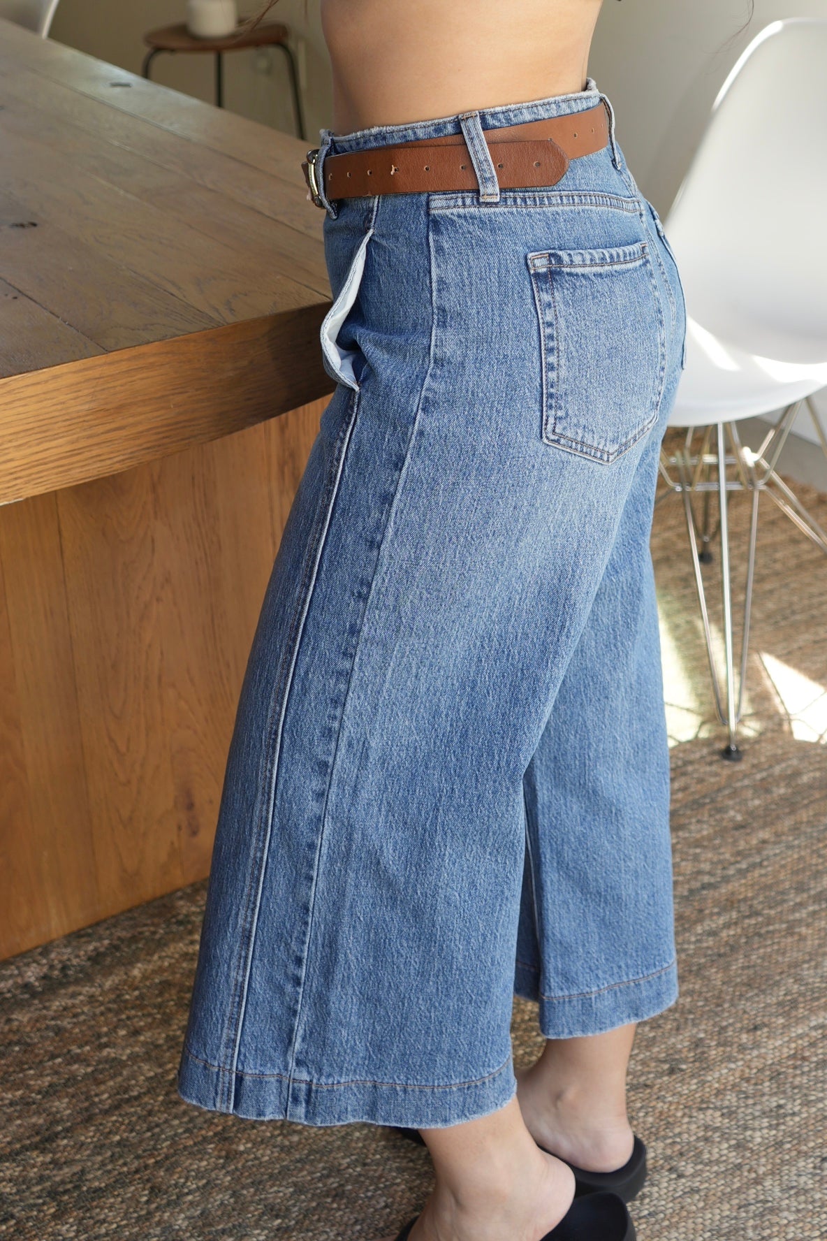 Mid Rise Wide Leg Capri Jeans (Medium Denim)