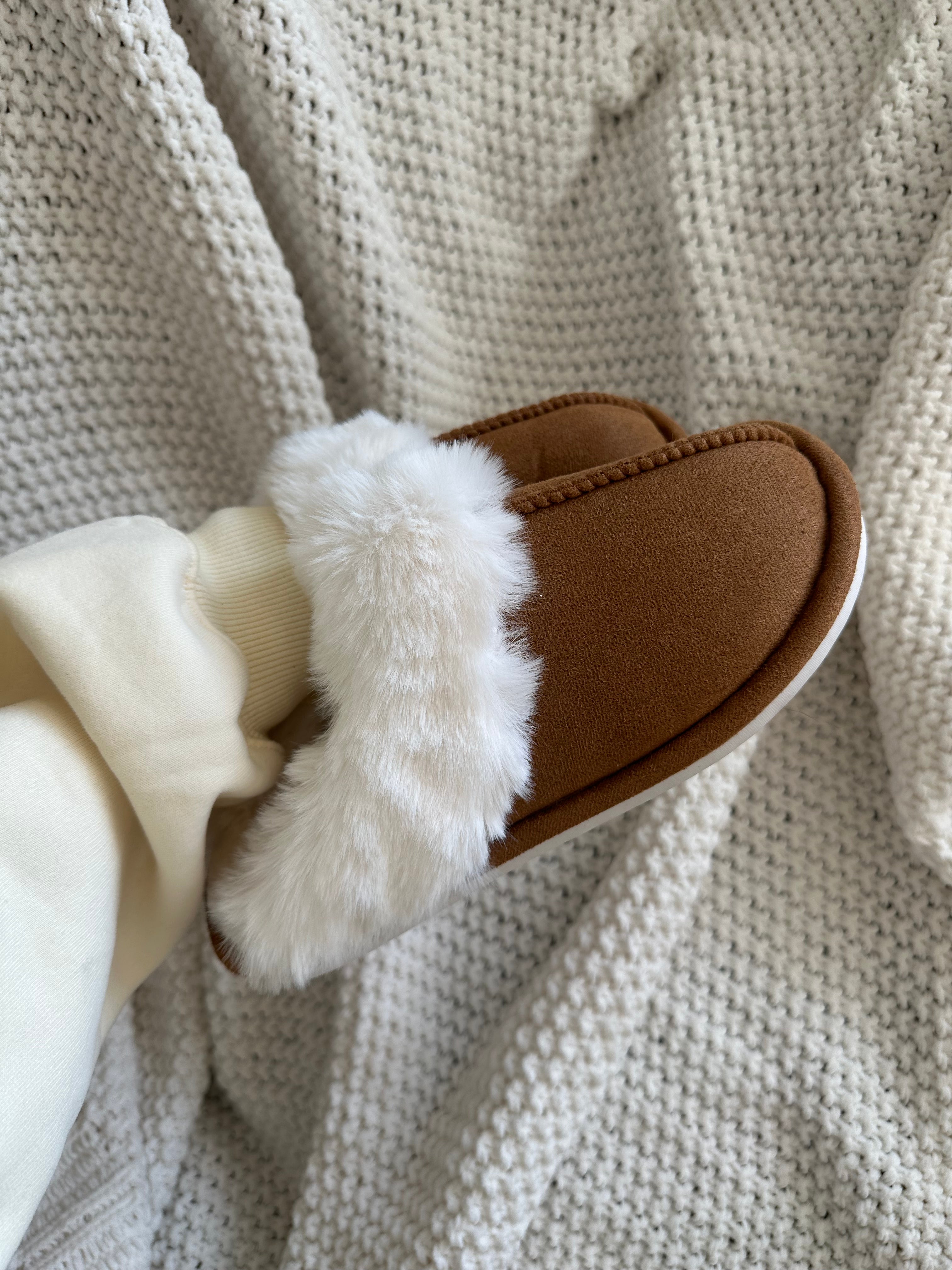 Snugg Slippers (Chestnut)